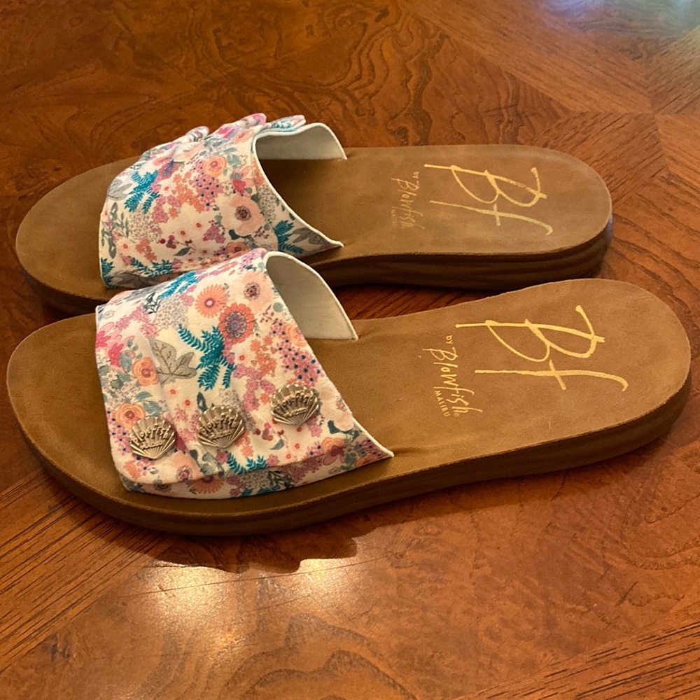 Very cute summer sandals. Brand new never worn.